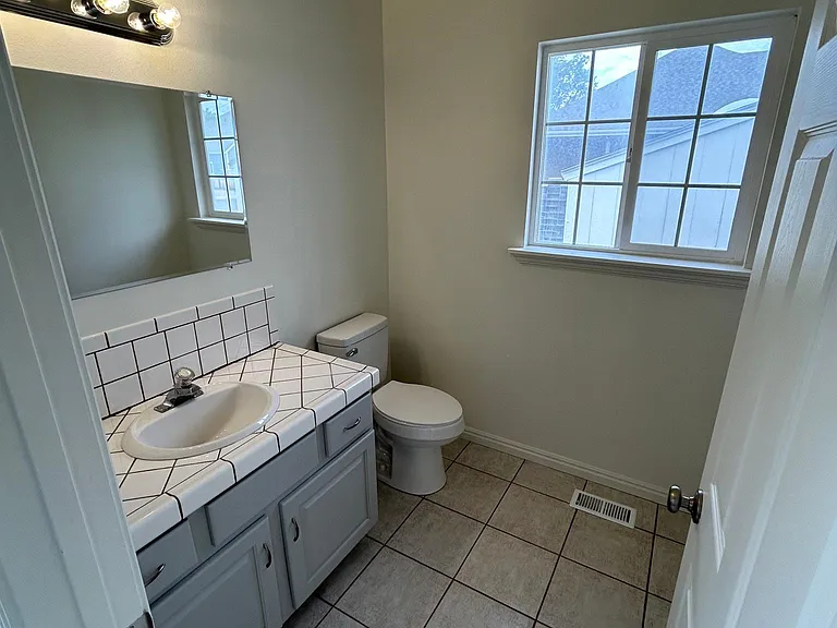 355 N 1200 E — Photo 23