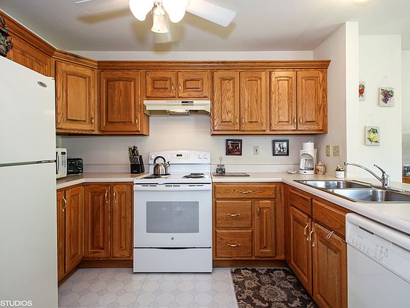 5th image of 819 Gloucester Ct
