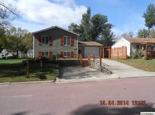 624 Lakeview Ave, Windom, MN 56101