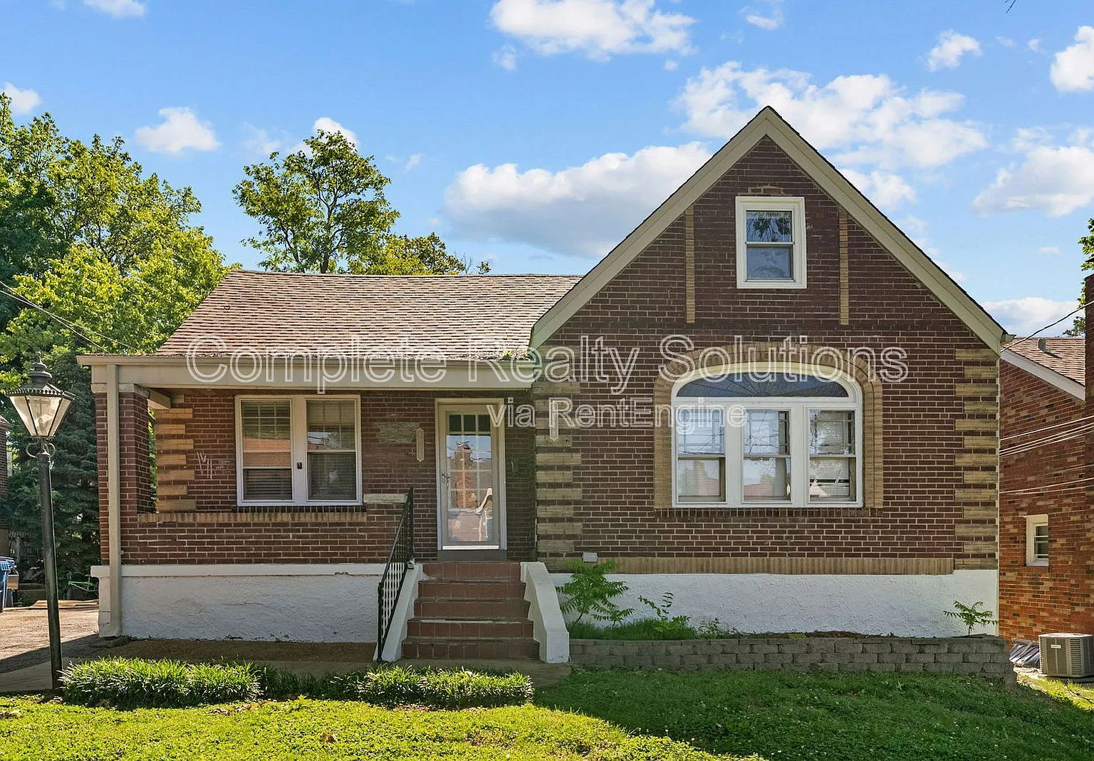 2 bed, 1.0 bath, 1500 sqft, $1,295 — Photo 1