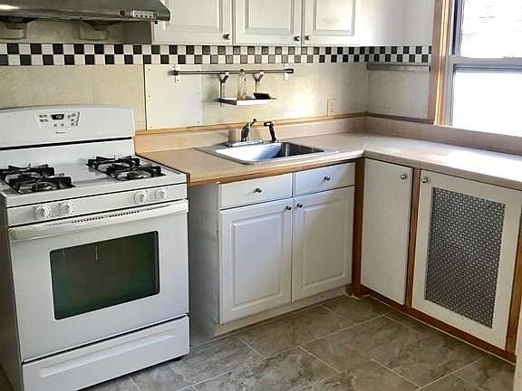 4th image of 11 Edgewood Cir #1
