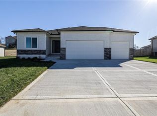 129 SW Nelson Dr, Blue Springs, MO 64014