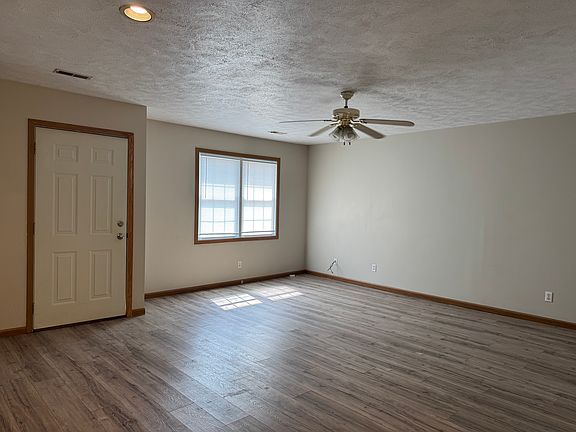 2nd image of 918 Kathryn Ln