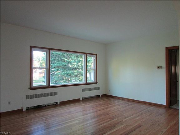 5th image of 5122 W 5th St