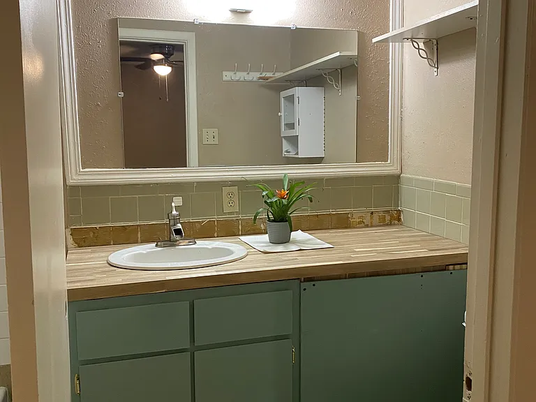 503 N Pine St #6 — Photo 5