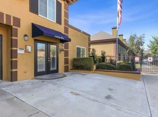 Warwick Square, Santa Ana, CA 92705