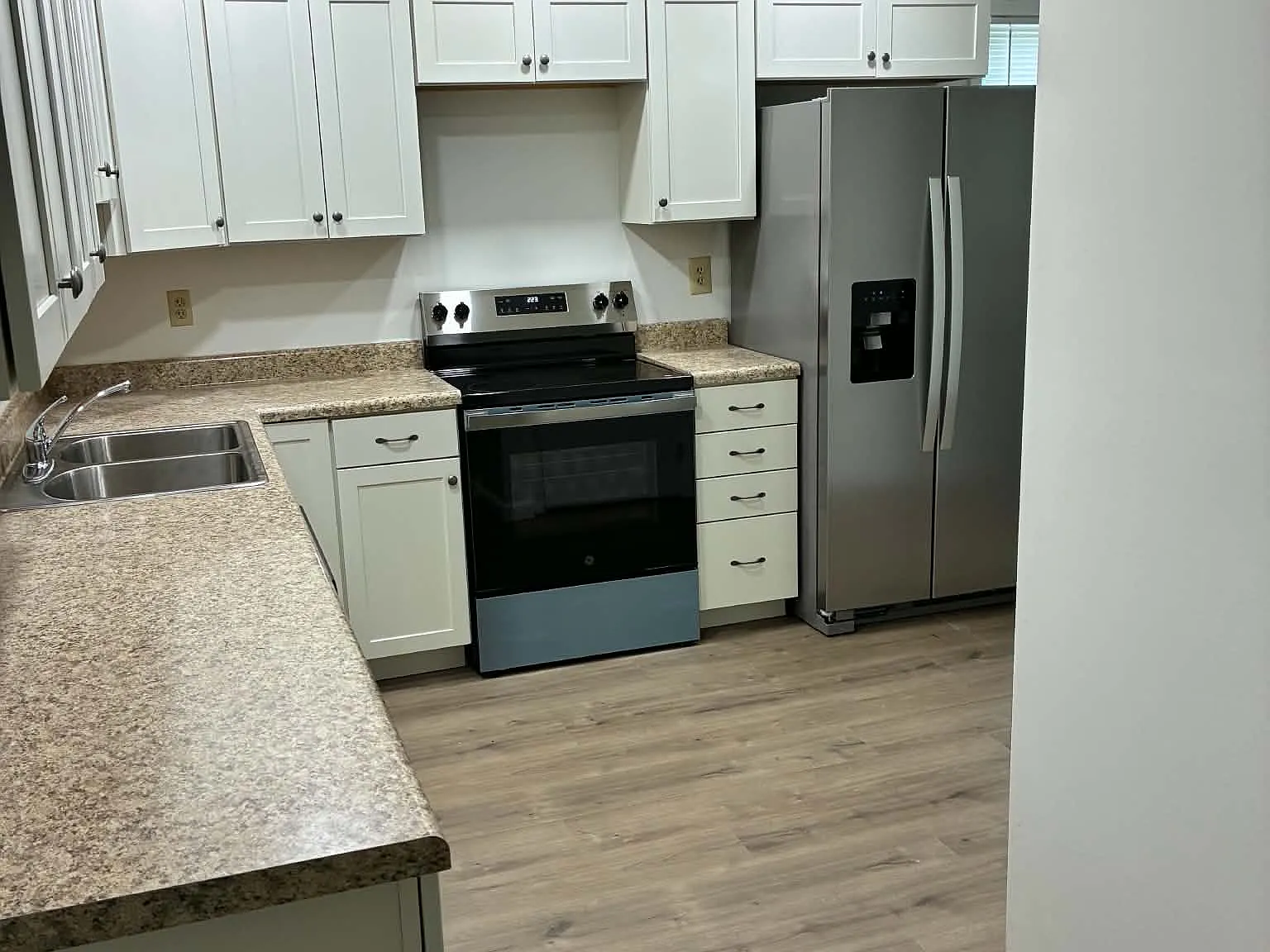 3 bed, 1.5 bath, 1200 sqft, $1,650 — Photo 2