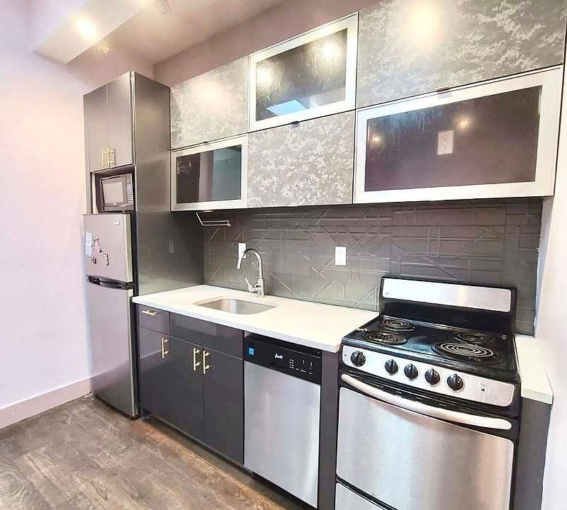 1st image of 552 Howard Ave #1