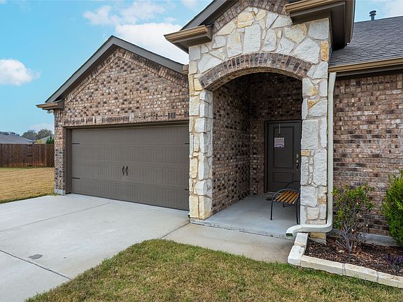 3rd image of 4009 Forest Bend Rd