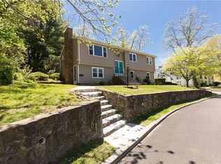 1 Riverview Dr, North Providence, RI 02904