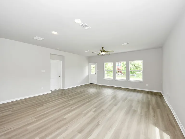 638 Stovall Dr — Photo 8