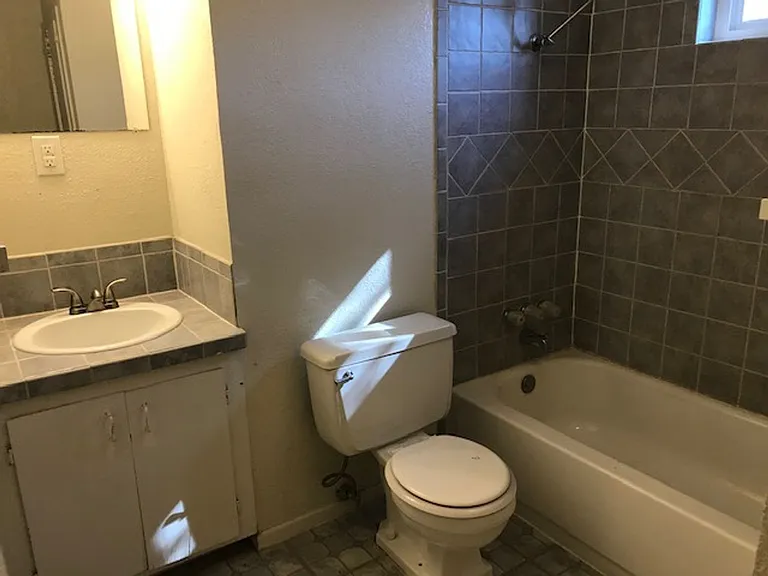 5234 Burbank Dr — Photo 11