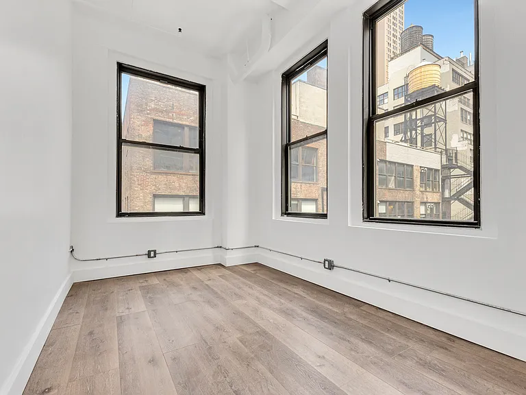 255 W 36th St #1002 — Photo 3