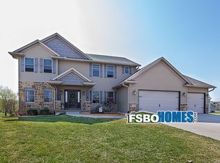 5705 Vanderginst Ct, Bettendorf, IA 52722