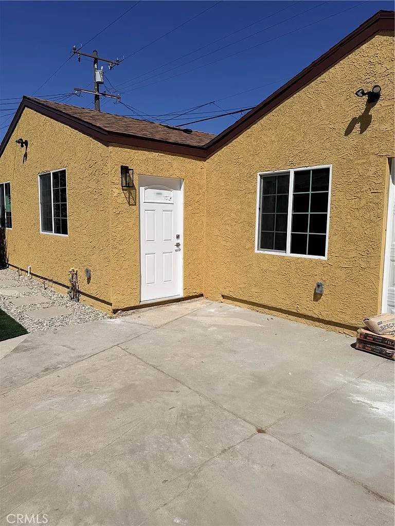 2 bed, 748 sqft, $3,000 — Photo 1