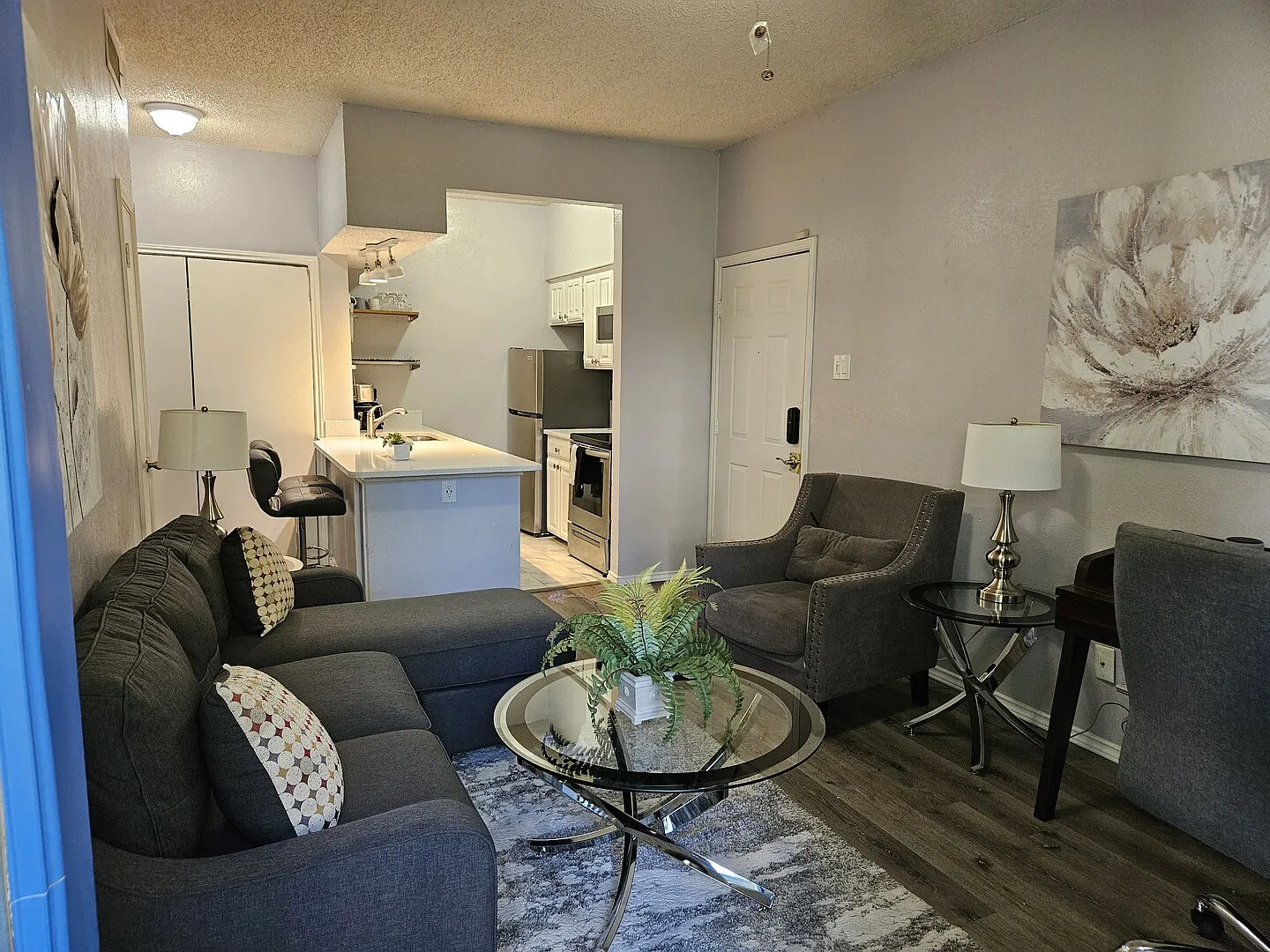 I30 World Cup Stay - 18 min to AT&T - Sleeps 2 - Public Transit — Photo 1