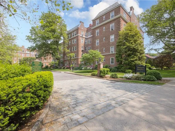 2 Midland Gardens #4B, Bronxville, NY 10708