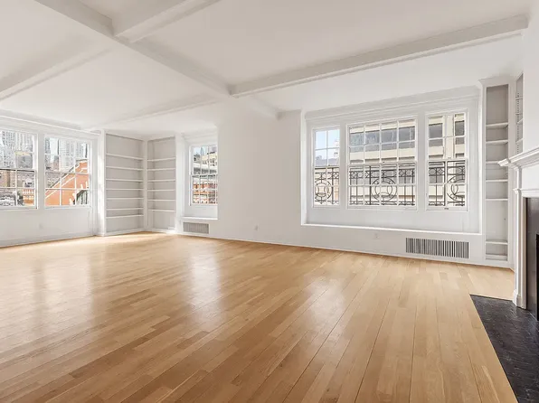 901 Lexington Avenue image 2 of 20