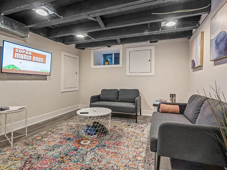 147 E Allen St — Photo 33