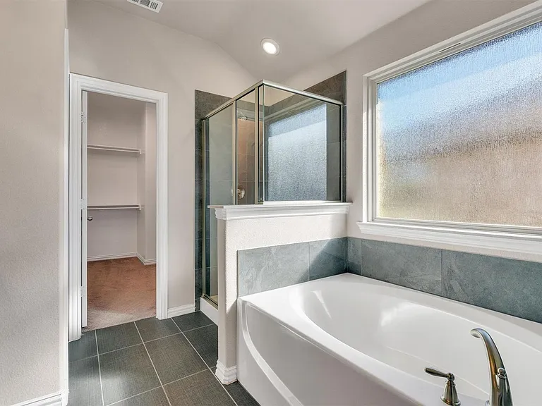 2310 Bellewood Ct — Photo 13
