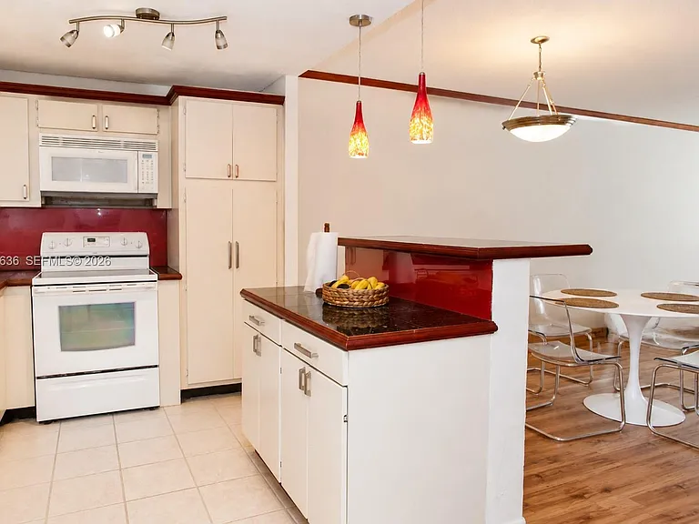 19390 Collins Ave #119 — Photo 6