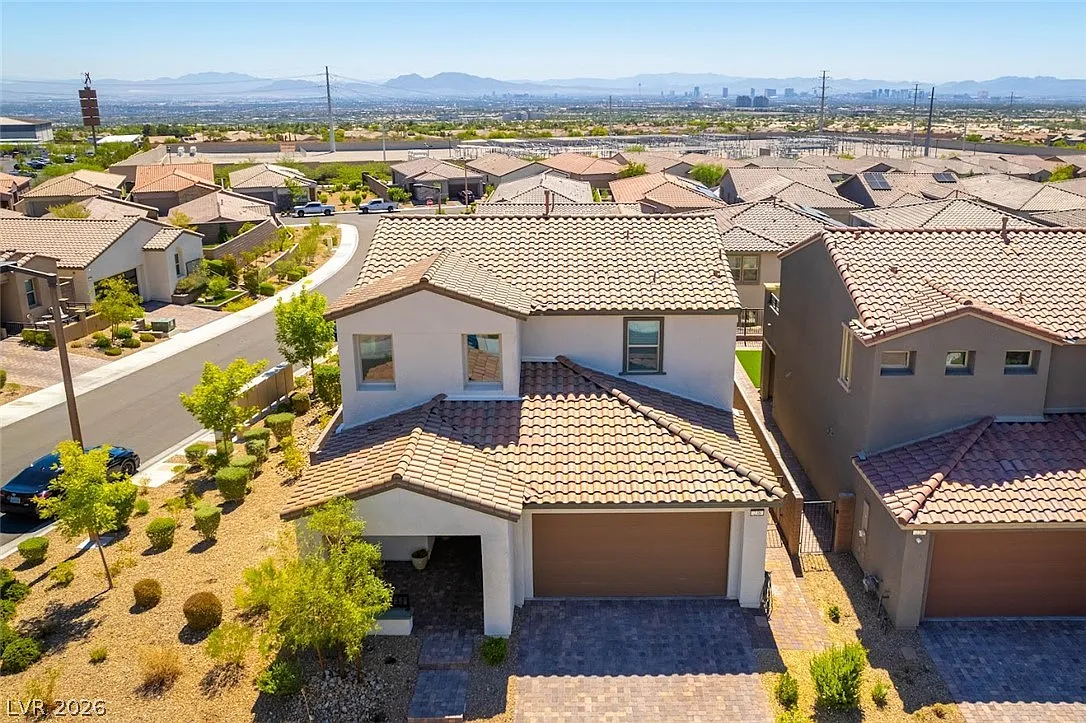 4 bed, 3.5 bath, 2395 sqft, $3,100 — Photo 3