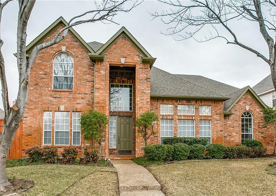 Fabulous Curb Appeal, with Mature Trees!