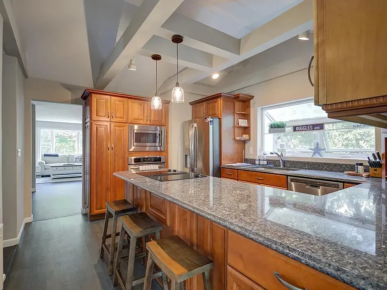 132 Ruggles Ave — Photo 8