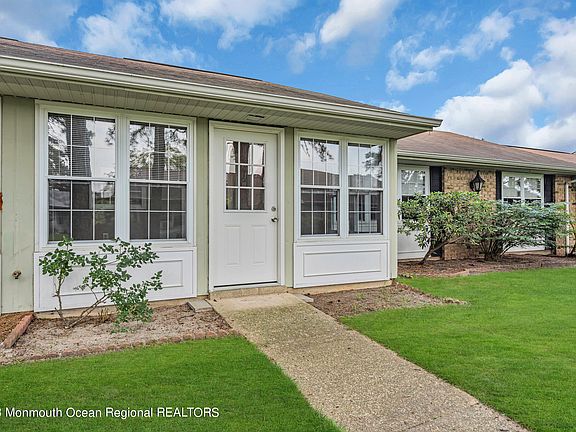 3rd image of 124B Buckingham Drive