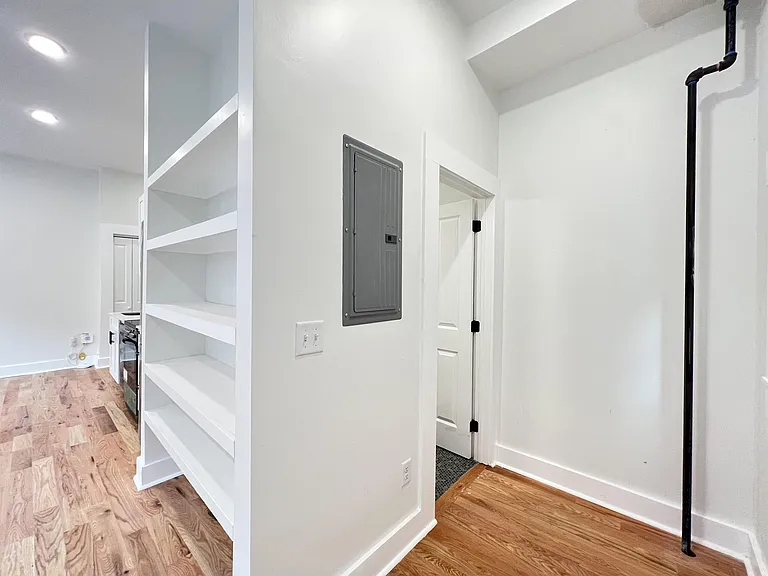 509 E 12th St — Photo 15