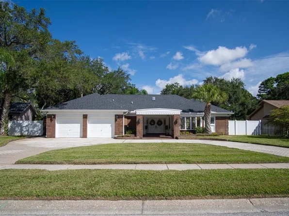 8639 Maidstone Ct, Seminole, FL 33777