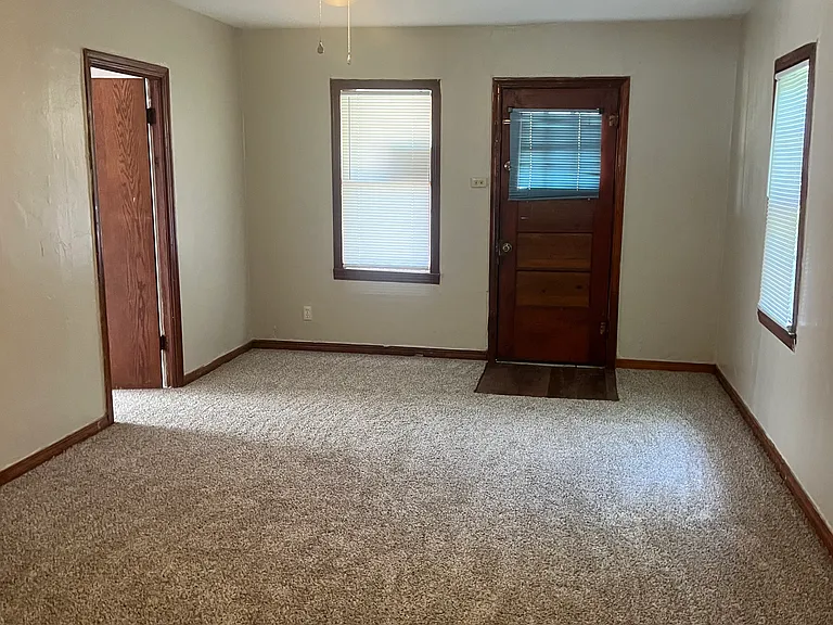 2824 SW Grand Blvd — Photo 2
