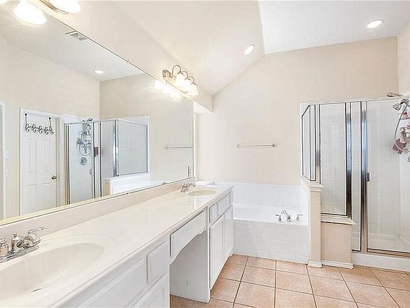 3rd image of 5608 Old Orchard Dr