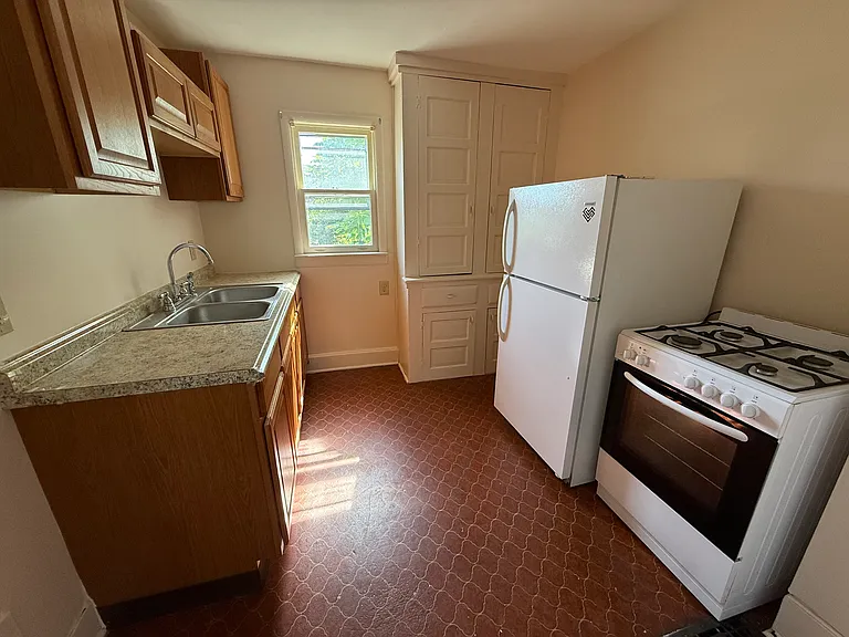 310 Grant Ave #2R — Photo 7