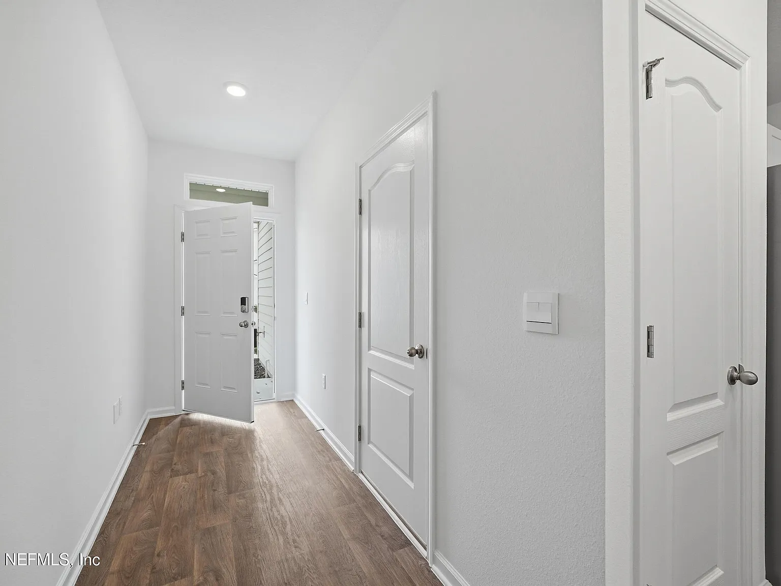 3 bed, 2.5 bath, 1400 sqft, $1,650 — Photo 4