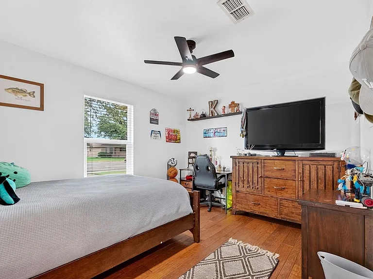 2409 Emerson Ct — Photo 36