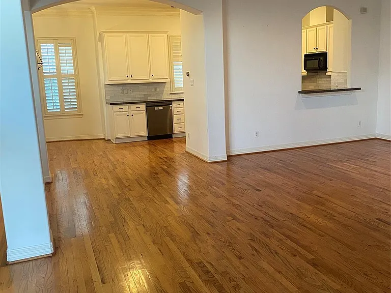 1421 Bremond St — Photo 8