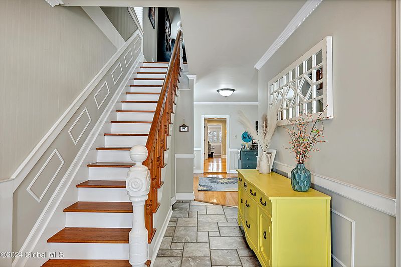 4th image of 154 Maple Avenue