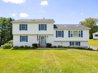 3 Hart Dr, Poughkeepsie, NY 12603