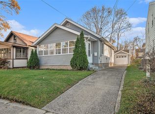 612 Woodridge St NE, Grand Rapids, MI 49505