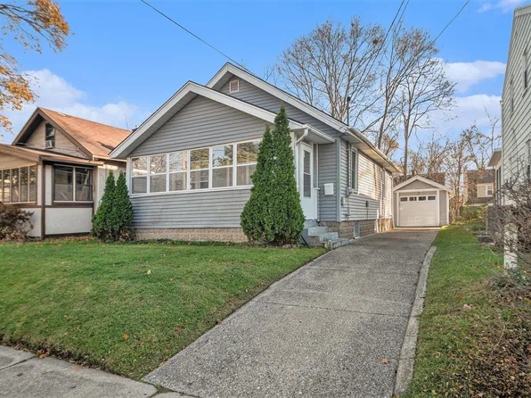 612 Woodridge St NE, Grand Rapids, MI 49505