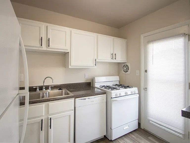 Colonial Ridge — Photo 25