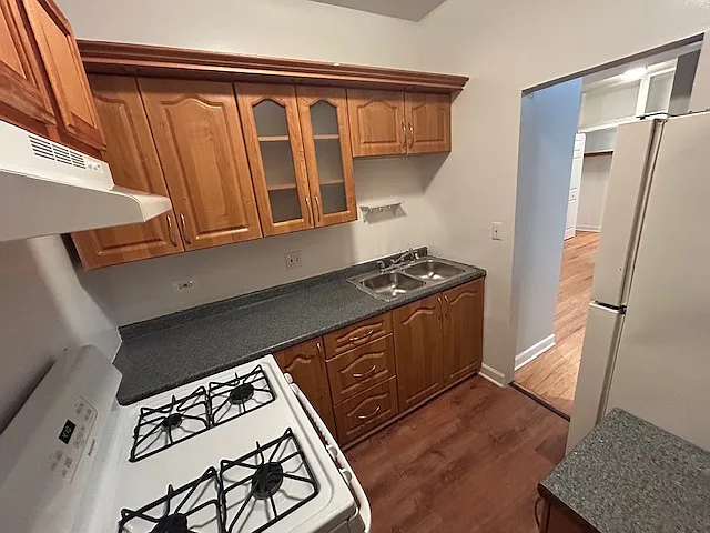 1154 W Lunt Ave #107 — Photo 4