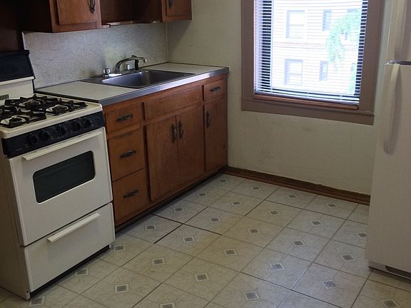 3rd image of 3222 42nd St APT 3