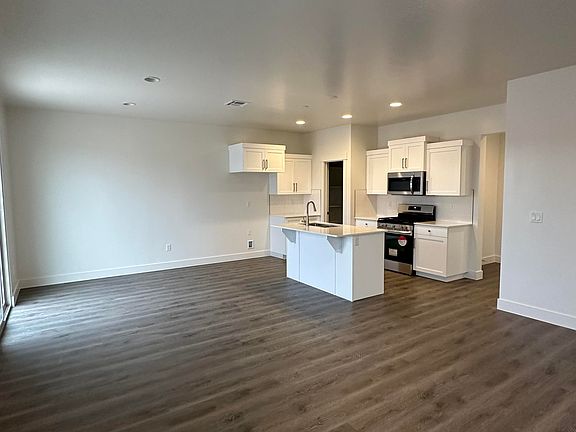 3rd image of 2307 E Luciano Ln