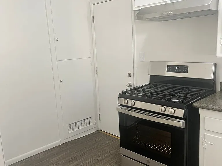 13840 Christine Dr — Photo 12