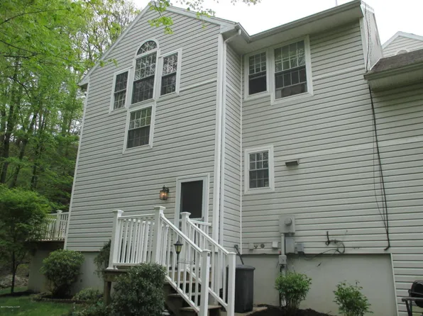 99 Allenberry Dr, Hanover Township, PA 18706