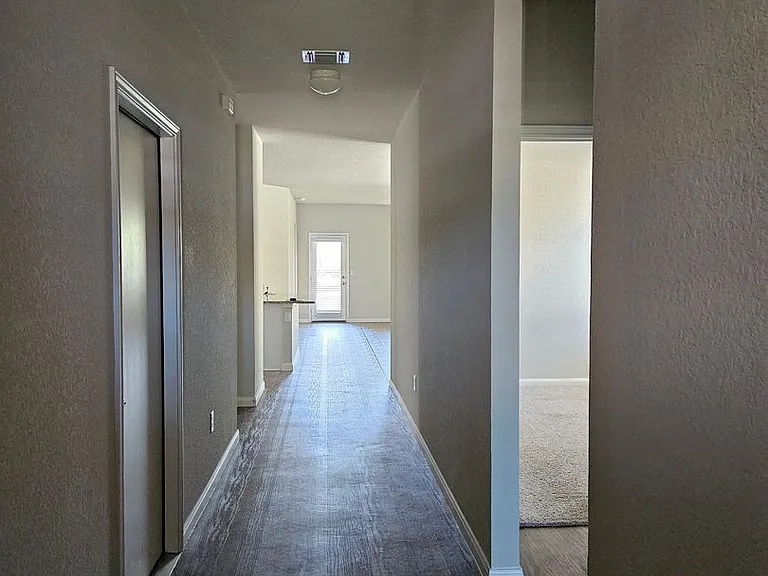 110 Marimoor Dr — Photo 35