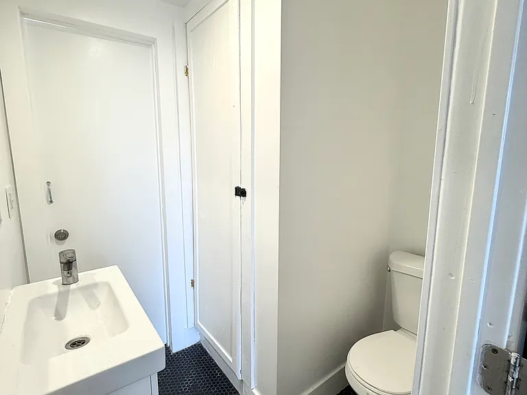 2330 E Cesar E Chavez Ave #5-8 — Photo 7