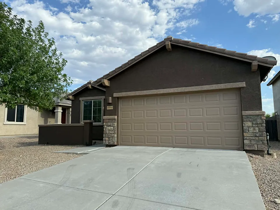 10450 S Cutting Horse Dr